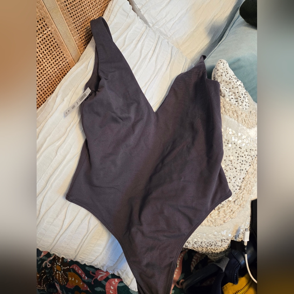 Babaton (aritzia) charcoal Grey M bodysuit